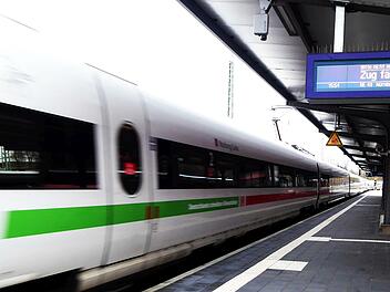 Abfahrt eines ICE am Coburger Bahnhof am Mittwoch.