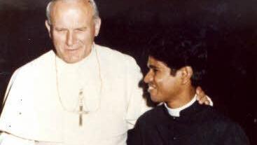 Bruder Chacko Ayathil mit Papst Johannes Paul II in Rom im Jahre 1980. Foto: privat