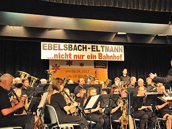 Das große Orchester glänzte bei seinem Auftritt in Ebelsbach ebenso,...
