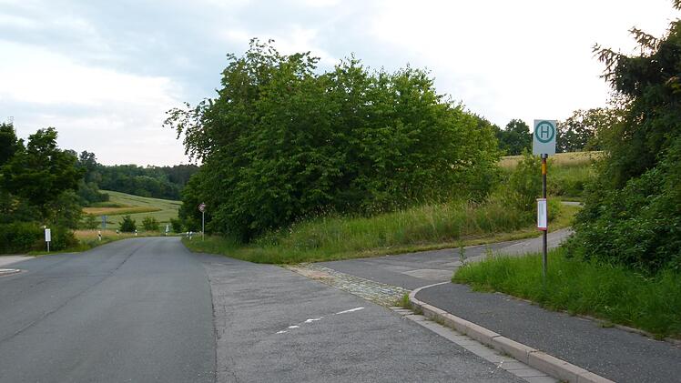 Hier in Zeickhorn soll der neue Radweg in Richtung Grub beginnen. Über den genauen Verlauf an dieser Stelle muss noch entschieden werden.
