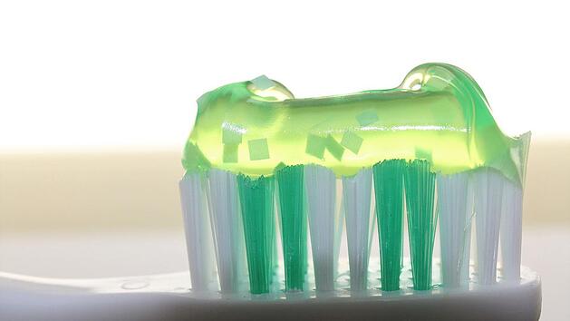 Insgesamt 31 Zahncremes hat Stiftung Warentest unter die Lupe genommen. Fünf bekommen eine klare Empfehlung der Experten.