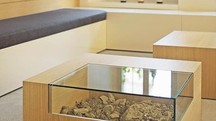 Die Vitrine mit dem Muschelkalk. Foto: Weingut Max Müller I