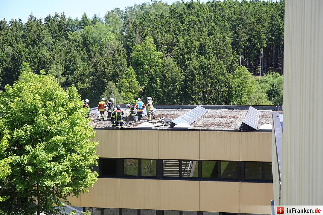 Kreis Hof: Photovoltaikanlage auf Schuldach fängt Feuer