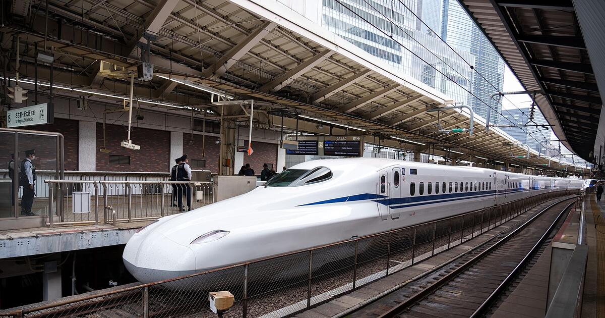 Schwan-stoppt-Hochgeschwindigkeitszug-Shinkansen