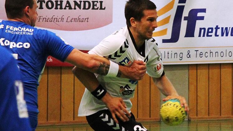 Rödelsees Neuzugang Marin Varvodic (rechts) war kaum zu halten und lieferte in der zweiten Halbzeit ein gutes Spiel ab. Foto: Krumpholz