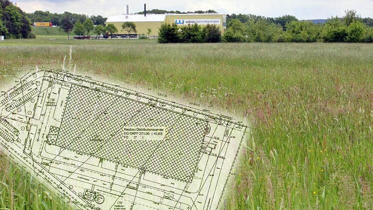 Viel Platz: Zwischen den Unternehmen Wiegel und Weinhart wird die Lagerhalle von C&A Mode gebaut.  Foto: Sabine Herteux