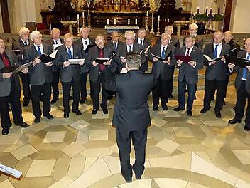 Die Chorgemeinschaft G&ouml;&szlig;weinstein/Wichsenstein im Adventskonzert in der Basilika Foto: Weichert