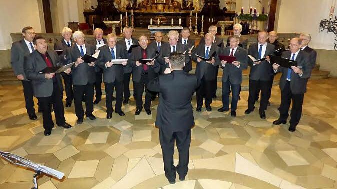 Die Chorgemeinschaft G&ouml;&szlig;weinstein/Wichsenstein im Adventskonzert in der Basilika Foto: Weichert