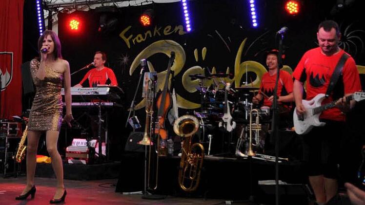 Musik und Stimmung im Festzelt