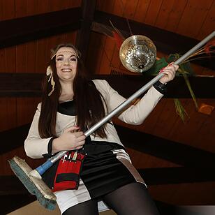 Angie Katze eröffnet Schlagerhotel