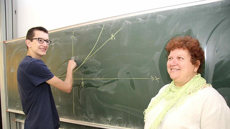 Astrid Dobel ist stolz auf Daniel Kreiner, der sich vom Abistress nicht von der Teilnahme am Wettbewerb abhalten ließ. Foto: Richard Sänger