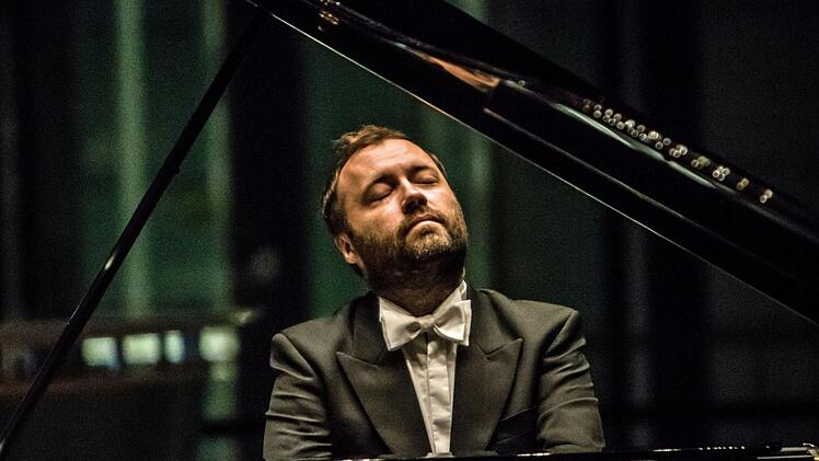 Beeindruckend: Der Pianist Piotr Salajczyk gestaltete eine außergewöhnlichen Klavierabend in Coburg.Foto: Jochen Berger