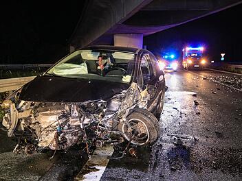 Auf der B505 im Landkreis Bamberg kam es zu einem schweren Zusammensto&szlig; mit drei beteiligten Fahrzeugen.