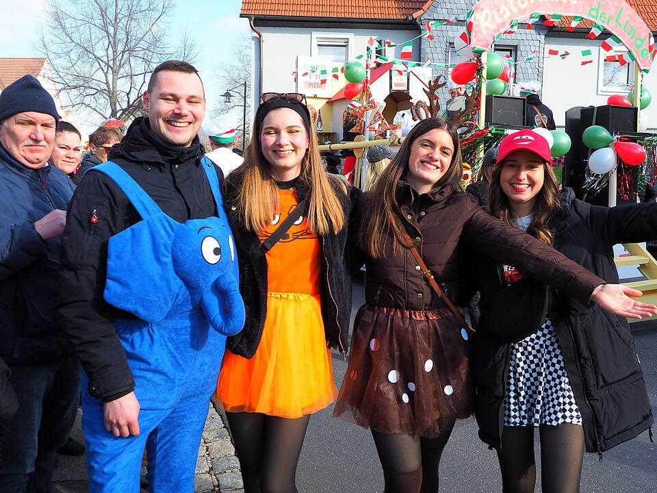 Wildes Faschingstreiben in Steinach an der Saale.