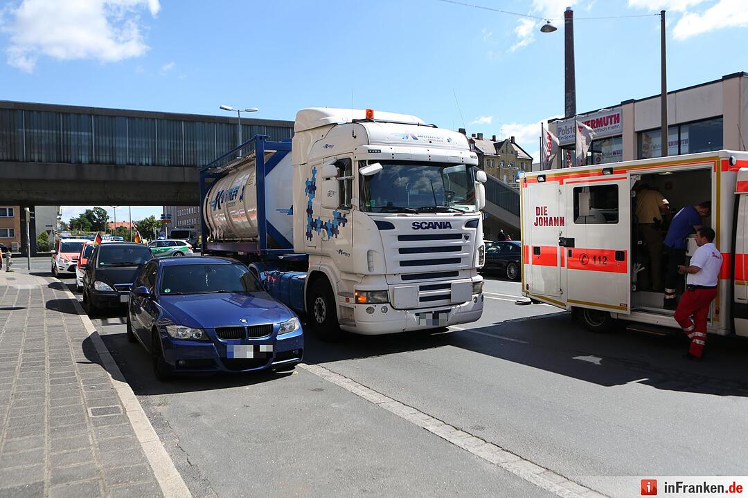 Radfahrer in Nürnberg von Lkw erfasst