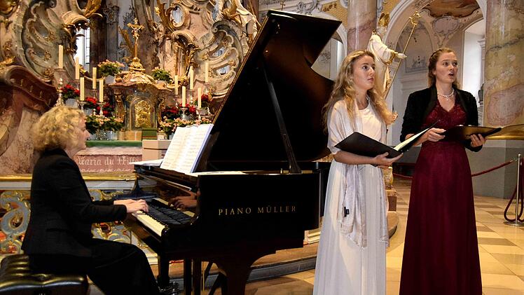 Ein niveauvolles Konzert boten (von links): Elena Glik, Sofia Vinnik, Sonnhild Beyer. Foto: Andreas Welz