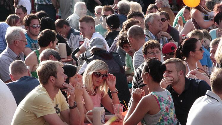 Beim Altstadtfest 2016 schien die Sonne. Beim "Anstatt-Fest" 2018 hatten die Organisatoren weniger Glück mit dem Wetter.  Foto: Hofbauer/Archiv