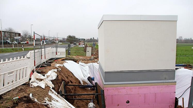 Über dieses Bauwerk an der Rothenburger Straße gegenüber der Realschule rätselt so mancher Höchstadter.
