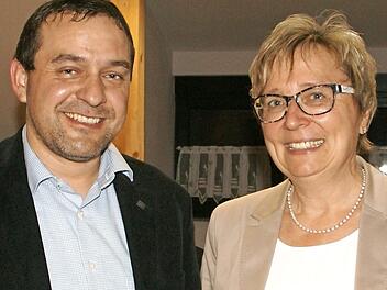 &Uuml;ber das Thema "Ha&szlig;berg-Kliniken" sprach die WG-Kreisvorsitzende Birgit Bayer. Vorsitzender Matthias Sperber dankte f&uuml;r den offenen Bericht. Foto: Sabine Weinbeer