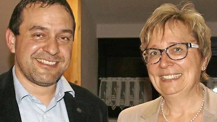 &Uuml;ber das Thema "Ha&szlig;berg-Kliniken" sprach die WG-Kreisvorsitzende Birgit Bayer. Vorsitzender Matthias Sperber dankte f&uuml;r den offenen Bericht. Foto: Sabine Weinbeer