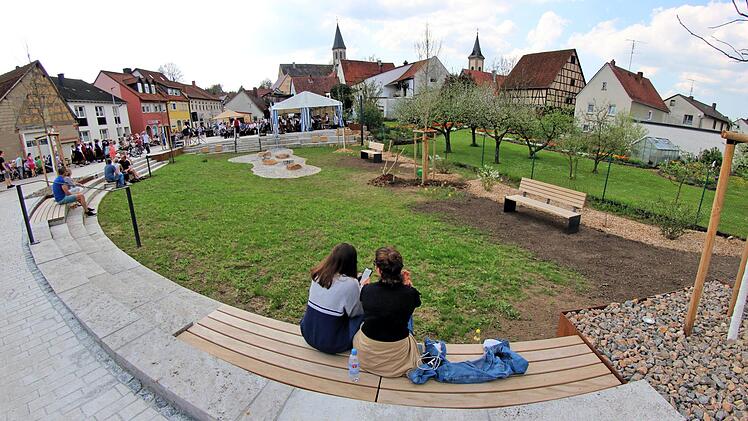 Der neue Dorfplatz soll zum neuen Treffpunkt werden. Foto: Dieter Britz