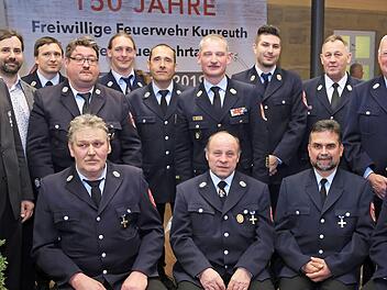 Sie haben 25 und 40 Jahre Dienst in den Feuerwehren Kunreuth und Ermreus geleistet. Fotos: Franz Galster