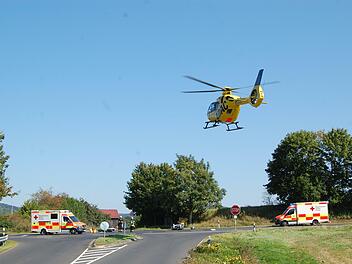 Die Kreuzung zwischen der Straße von Langendorf und Elfershausen und der Kreisstraße 37 ist ein Unfallschwerpunkt wie sich kürzlich erneut erwies, als dort zwei Motorradfahrer verunglückten. Der Gemeinderat Elfershausen hat beim Landratsamt eine Petition zur Geschwindigkeitslimitierung eingereicht.