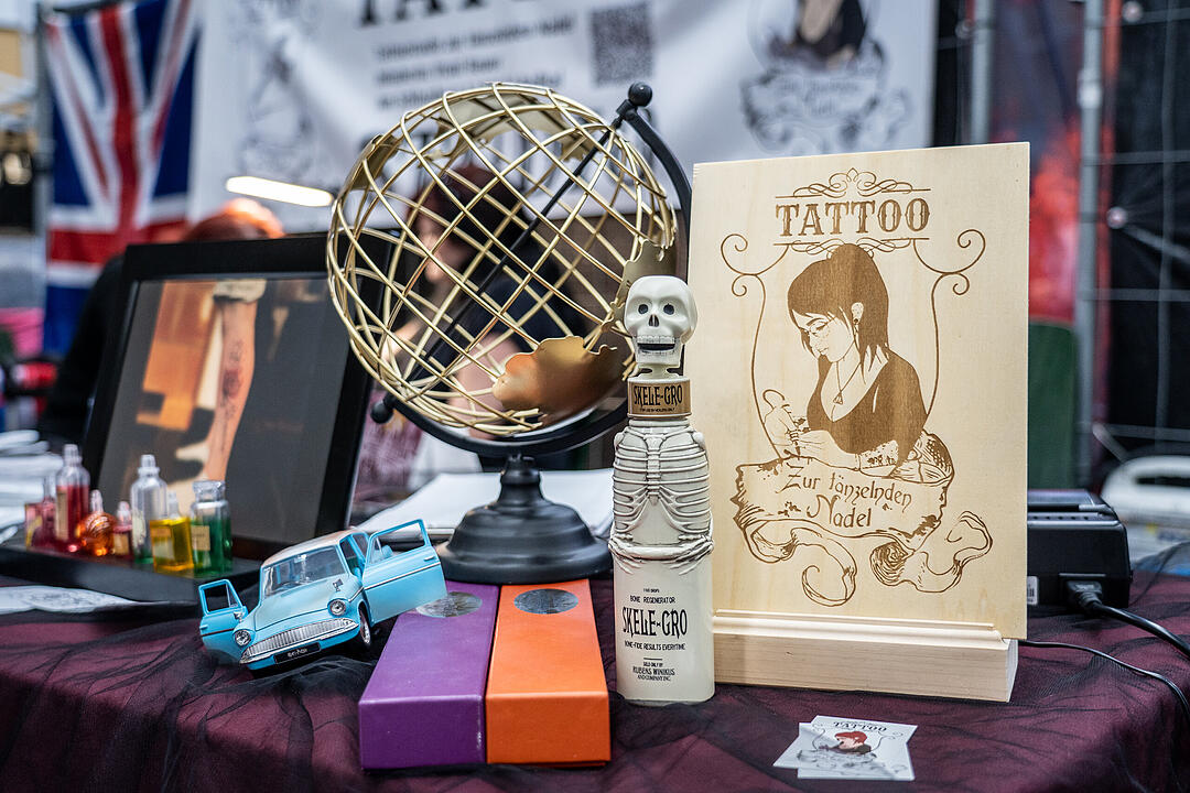 Mit vielen Top Tattookünstlern und Händlern.