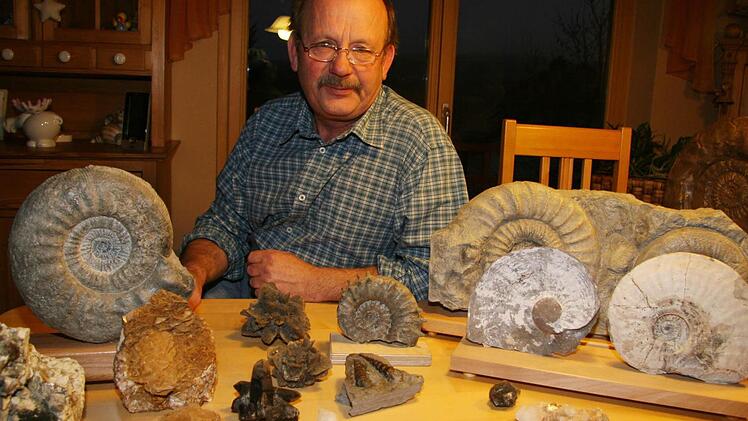 Karl-Heinz Friedrich aus Marienweiher ist steinreich - im wahrsten Sinne des Wortes: Denn er sammelt Versteinerungen und Mineralien, aber nur heimische. Fotos: Sonja Adam