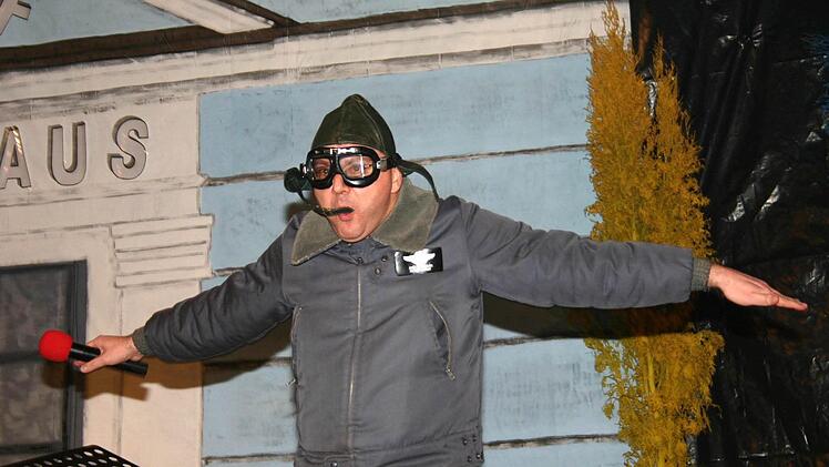 Höchstadts Dekan Kilian Kemmerwar einige Jahre lang eine der Hauptattraktionen der Prunksitzung.