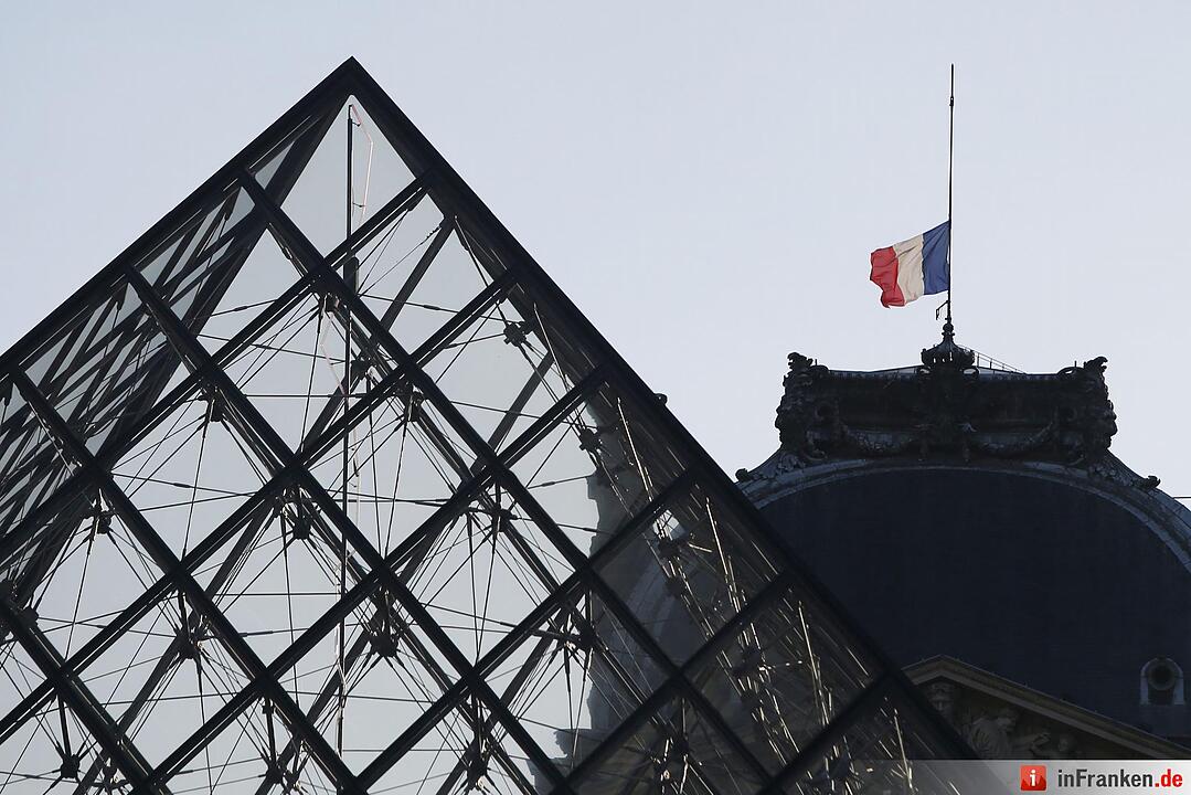 Weltweit gedenken Menschen den Opfer des Terrors von Paris