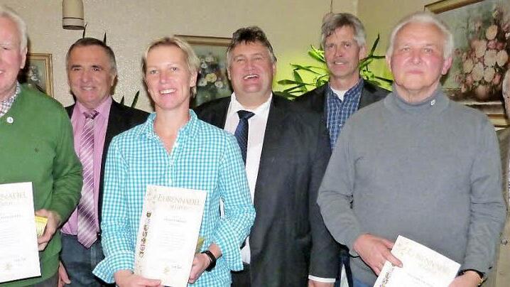 Ehrungen beim Gartenbau- und Verschönerungsverein Himmelkron; im Bild (von links) Günther Schoberth, Günter Reif, Gabriele Pittel, Gerhard Schneider, Wolfgang Sack, Walther Kaupper und Friedhelm Haun.