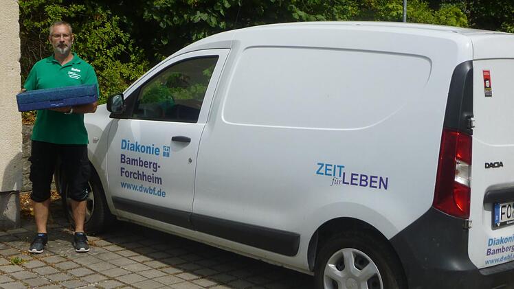 Stefan Henning fährt für "Essen auf Räder" und ist fest angestellt - Die Fahrten haben vor der Abschaffung der Wehrpflicht auch Zivis gemacht. Foto: Jochen Misof