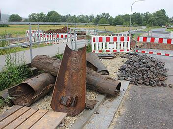 Diese alten Ummantelungen müssen ausgetauscht werden.