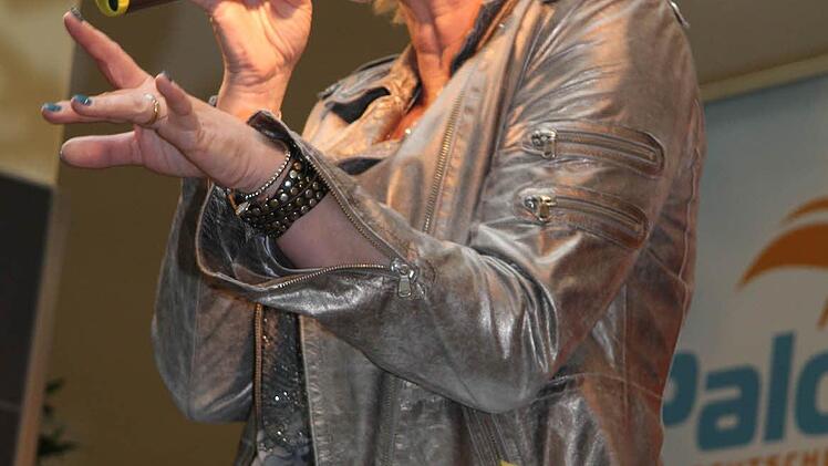 Claudia Jung sang sich in die Herzen der Besucher. Foto: Sonja Adam