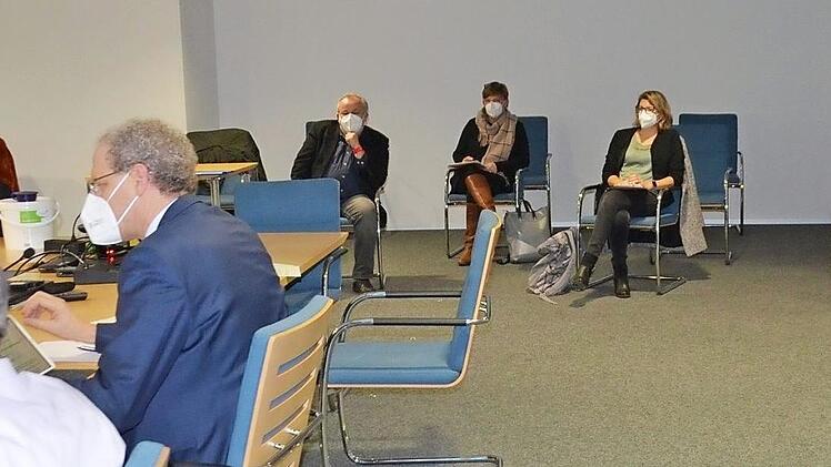 Die Referenten warten im Kulturausschuss, bis ihr Vortrag aufgerufen wird.