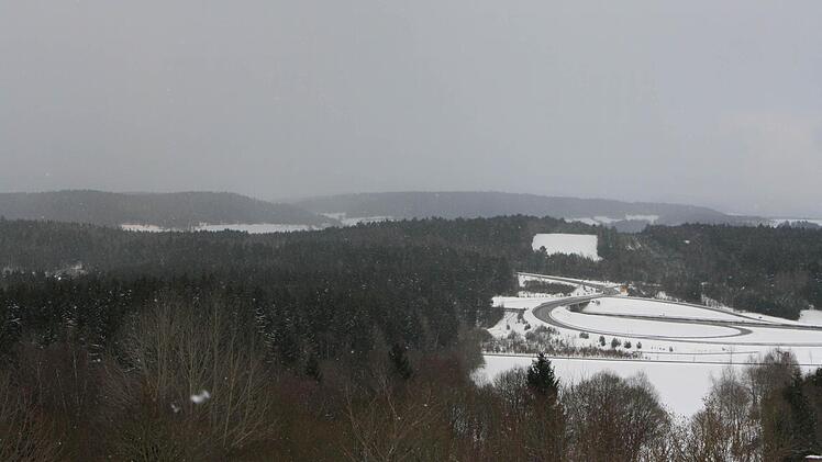 Zwischen Rottenbach und Eisfeld ist der ehemalige Grenzstreifen noch zu erkennen, der künftig als "Grünes Band" dem Naturschutz gewidmet werden soll. Foto: Thomas Heuchling