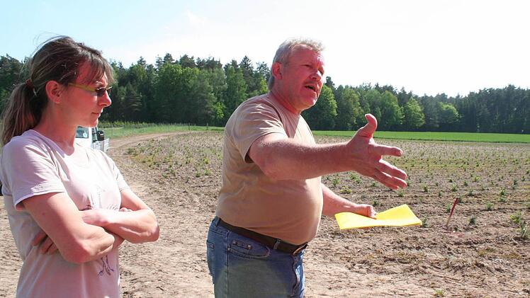 Jürgen und Helena Bechmann haben erst nachträglich eine Genehmigung für ihre Aufforstung bekommen. Sie wünschen sich mehr Unterstützung durch das Landratsamt. Foto: Evi Seeger