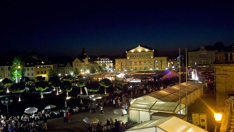 Malerisch: die erste Nacht des diesjährigen Schlossplatzfestes in CoburgFoto: Jochen Berger