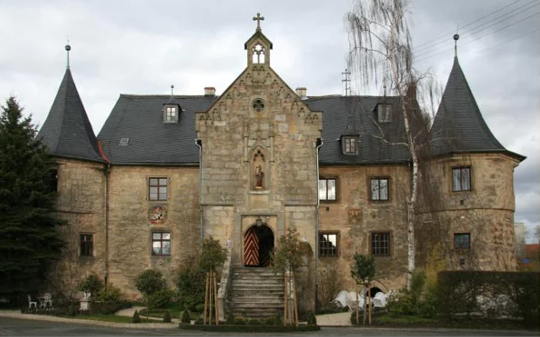 Jahrhundertealte Geschichte: Geheimnisvolles Schloss in Franken zu verkaufen
