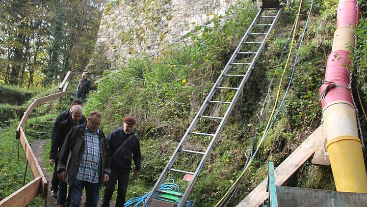 Die Stadtsteinacher Stadträte wurden vom Leiter des Forstbetriebes Nordhalben umfassend über die Sanierungsarbeiten an der Nordeck informiert.