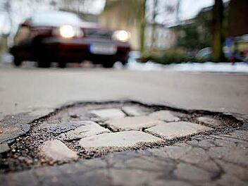 Bei Straßenerneuerungen werden Grundstücksbesitzer von den Kommunen gerne zur Kasse gebeten. Es geht aber auch anders. Foto: dpa