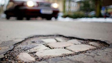 Bei Straßenerneuerungen werden Grundstücksbesitzer von den Kommunen gerne zur Kasse gebeten. Es geht aber auch anders. Foto: dpa