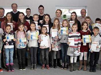 110 Kinder und Jugendliche bekamen das Sportabzeichen. Foto: Richard Sänger