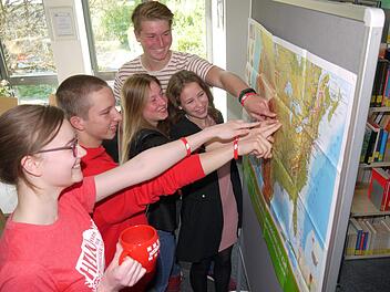 Da ging's hin: Eileen Fuhrmann, Louis Baudler, Janice Kramer. Luise Sträter und (hinten) Ben Tito Müller waren eine Woche im Rahmen eines Schüler-Austausch-Programmes in Nebraska. Foto: Berthold Köhler