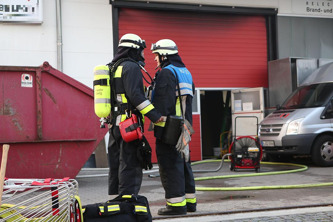 Nürnberg: Brand in Lagerhalle