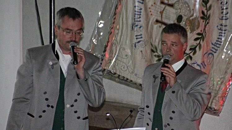 Gesangseinlagen gab es beim Neujahrskonzert der Blaskapelle Pfaffendorf auch. Helmut Will