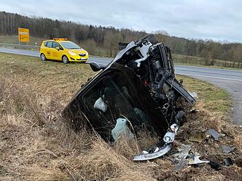 Eine Frau wurde am Samstagmittag bei einem schweren Verkehrsunfall in Oberfranken verletzt. Foto: NEWS5 / Ittig