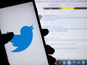 Die großen Social-Media-Konzerne Facebook - Meta - und Twitter reagieren auf den Angriffskrieg Russlands gegen die Ukraine.