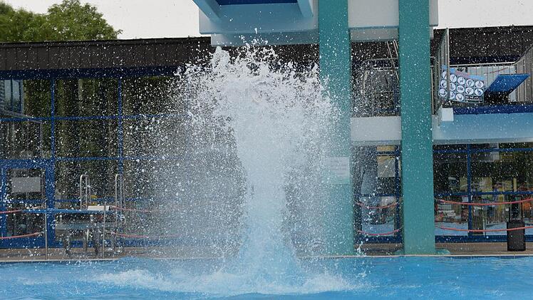 Wassertag beim Jugendfestival YouCo im Aquaria Freibad in CoburgFoto: Ronald Rinklef